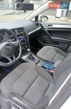 Хэтчбек Volkswagen e-Golf 2019 в 