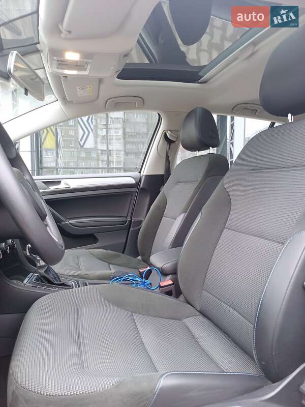 Хетчбек Volkswagen e-Golf 2019 в Сумах