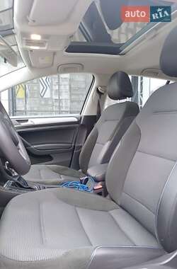 Хэтчбек Volkswagen e-Golf 2019 в 