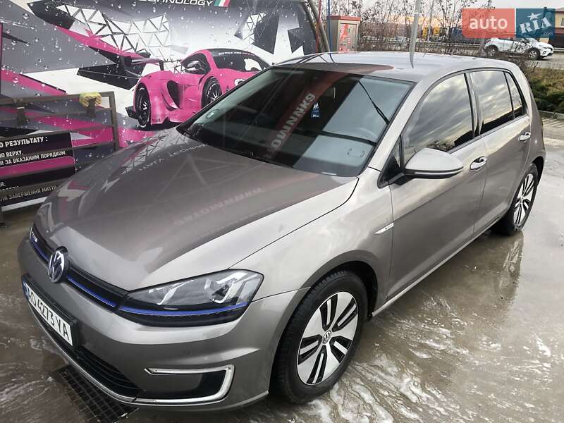 Хетчбек Volkswagen e-Golf 2015 в Ужгороді