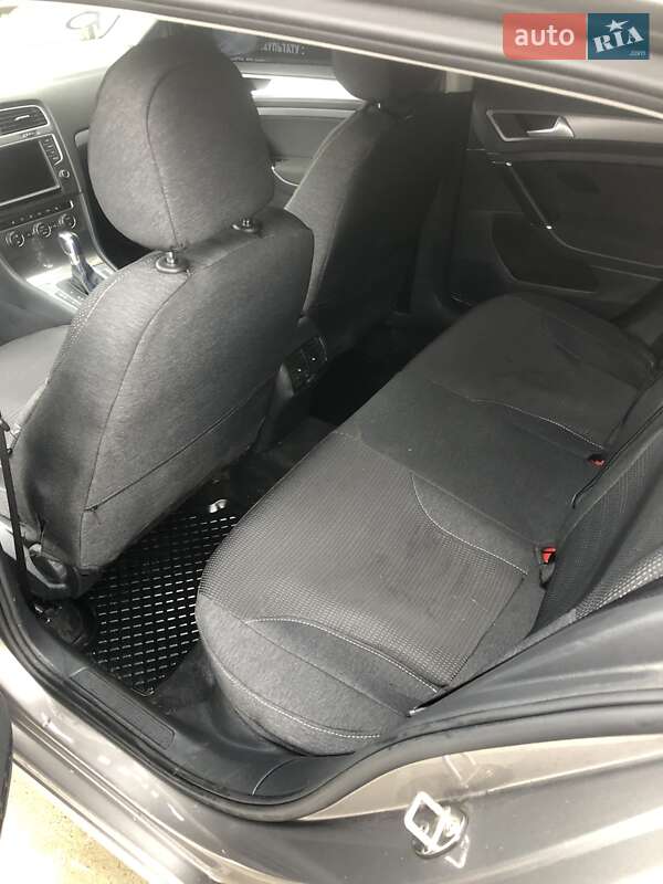 Хетчбек Volkswagen e-Golf 2015 в Ужгороді