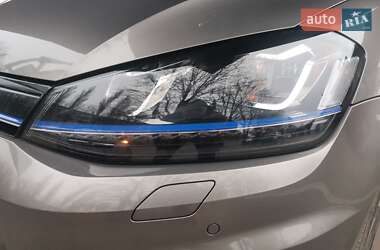 Хетчбек Volkswagen e-Golf 2017 в 