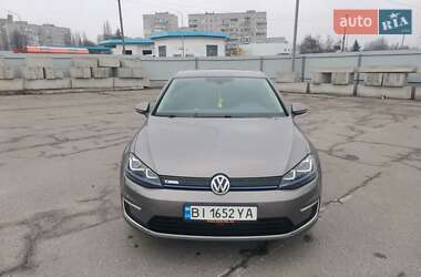 Хетчбек Volkswagen e-Golf 2017 в 