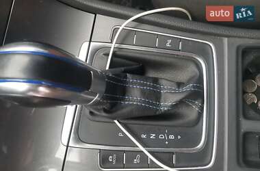 Хетчбек Volkswagen e-Golf 2017 в 