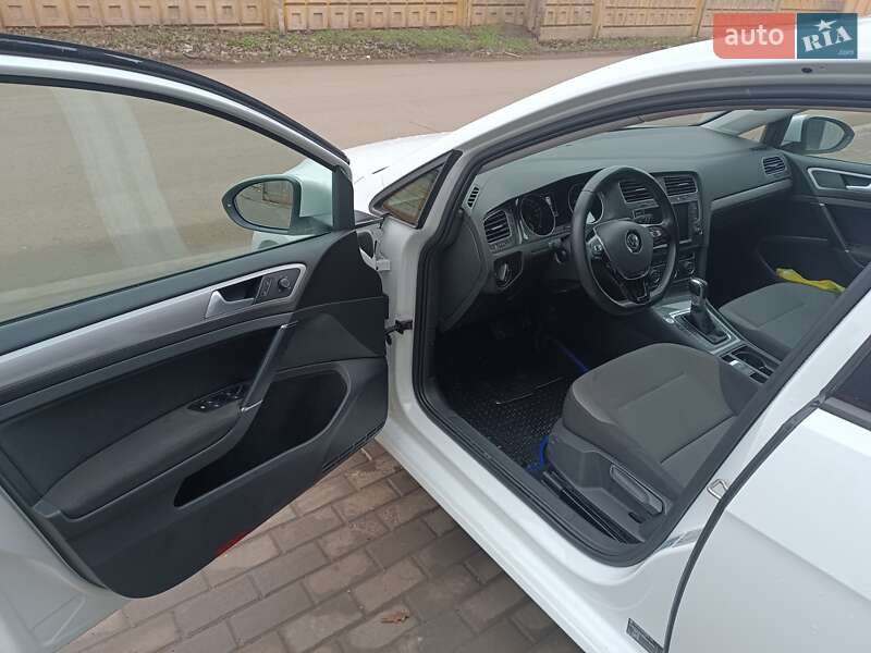 Хэтчбек Volkswagen e-Golf 2015 в Кривом Роге