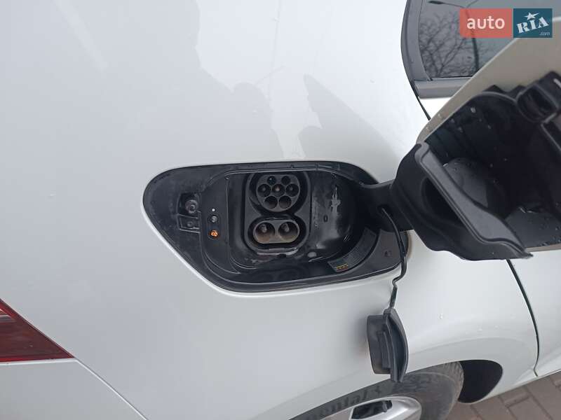 Хэтчбек Volkswagen e-Golf 2015 в Кривом Роге