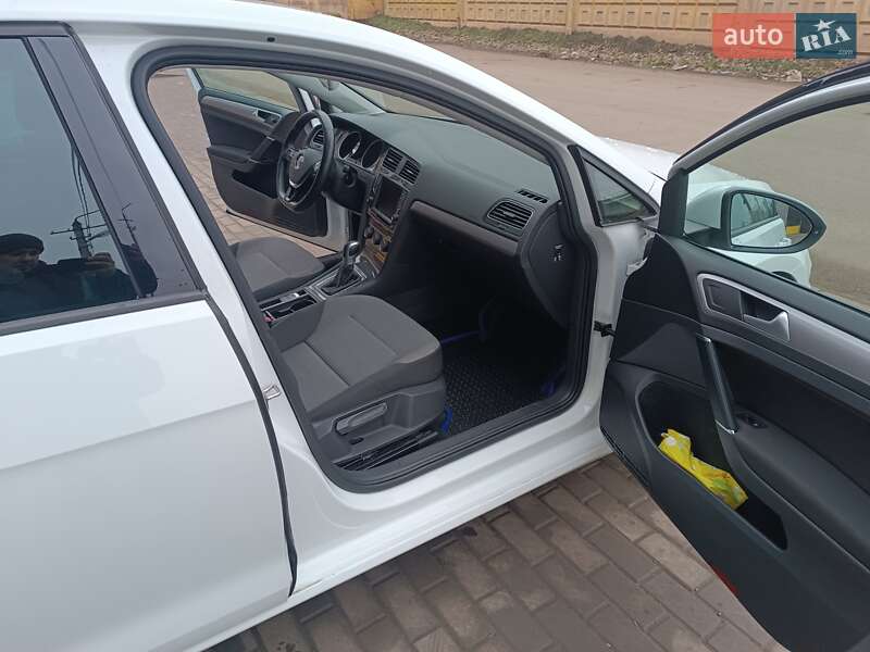 Хэтчбек Volkswagen e-Golf 2015 в Кривом Роге