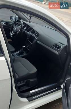 Хэтчбек Volkswagen e-Golf 2014 в 