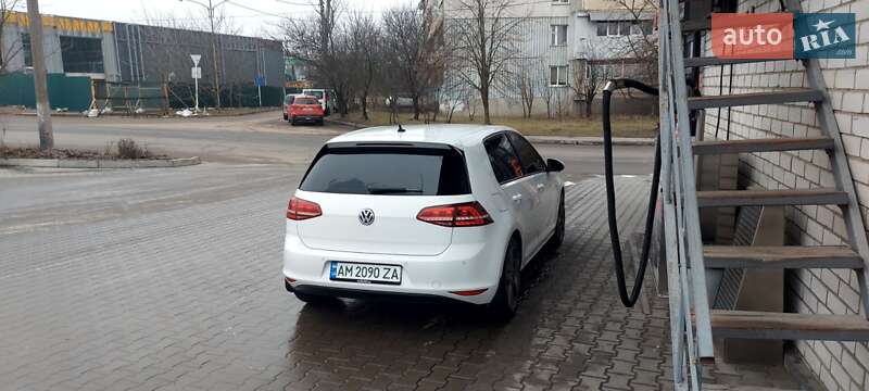 Хэтчбек Volkswagen e-Golf 2014 в Житомире