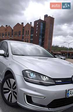 Хетчбек Volkswagen e-Golf 2015 в Києві