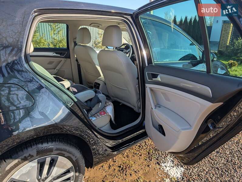Хэтчбек Volkswagen e-Golf 2015 в Ужгороде фото 5 Хэтчбек Volkswagen e-Golf 2015 в Ужгороде