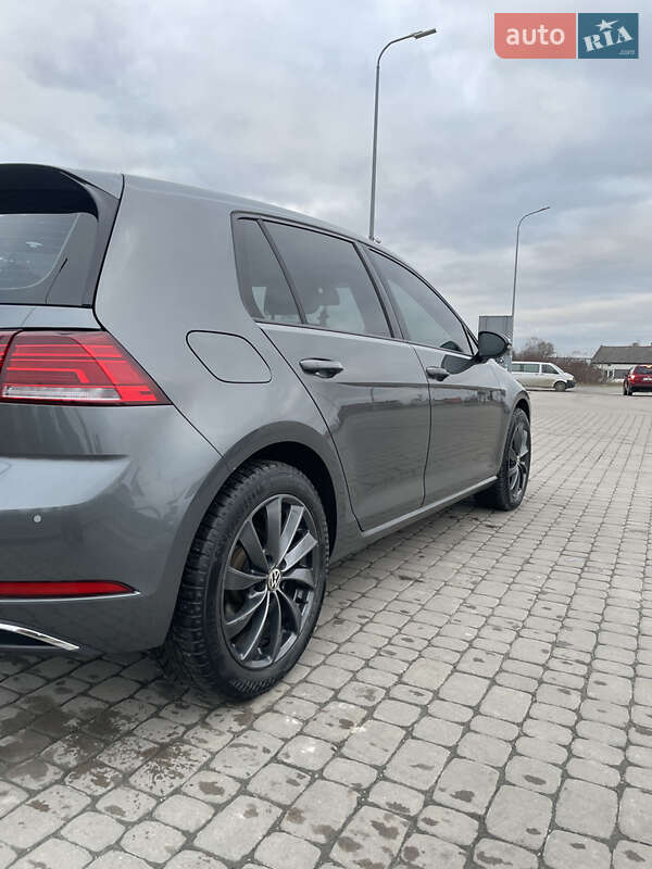 Хетчбек Volkswagen e-Golf 2017 в Львові