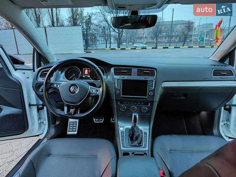Хэтчбек Volkswagen e-Golf 2016 в Харькове