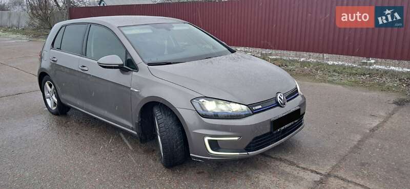 Хетчбек Volkswagen e-Golf 2015 в Києві