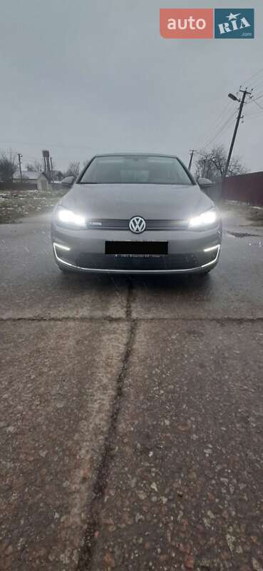Хетчбек Volkswagen e-Golf 2015 в Києві