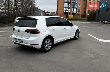 Хетчбек Volkswagen e-Golf 2017 в 