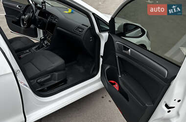 Хетчбек Volkswagen e-Golf 2017 в 