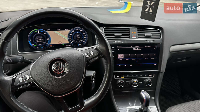 Хетчбек Volkswagen e-Golf 2017 в Кам'янець-Подільському