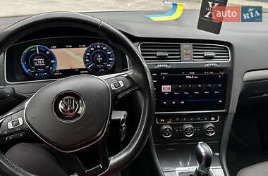 Хетчбек Volkswagen e-Golf 2017 в 