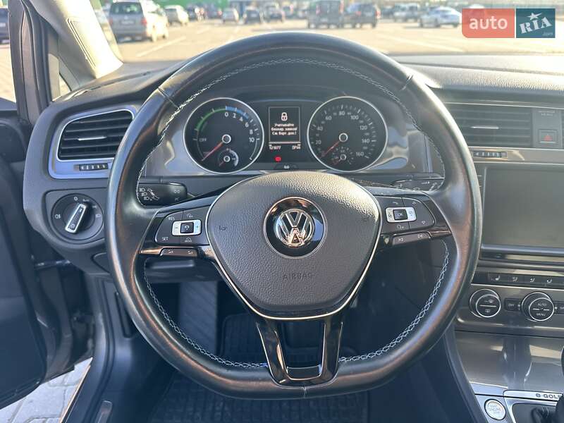 Хетчбек Volkswagen e-Golf 2014 в Чернівцях