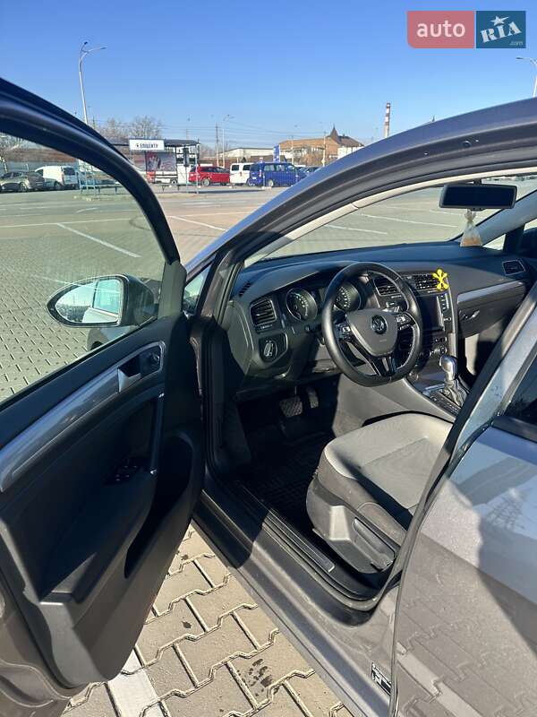 Хетчбек Volkswagen e-Golf 2014 в Чернівцях