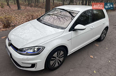 Хетчбек Volkswagen e-Golf 2017 в 