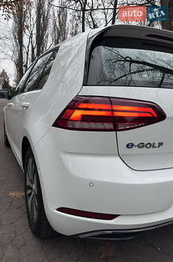 Хетчбек Volkswagen e-Golf 2017 в 