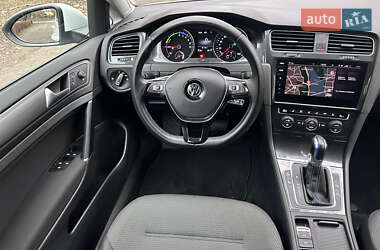 Хетчбек Volkswagen e-Golf 2017 в 