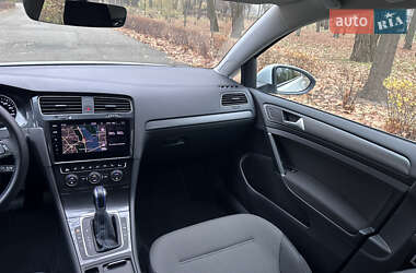 Хетчбек Volkswagen e-Golf 2017 в 