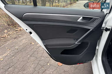 Хетчбек Volkswagen e-Golf 2017 в 