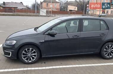 Хэтчбек Volkswagen e-Golf 2015 в 