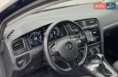 Хэтчбек Volkswagen e-Golf 2018 в Киеве