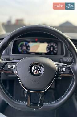 Хэтчбек Volkswagen e-Golf 2020 в 