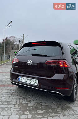 Хэтчбек Volkswagen e-Golf 2017 в 