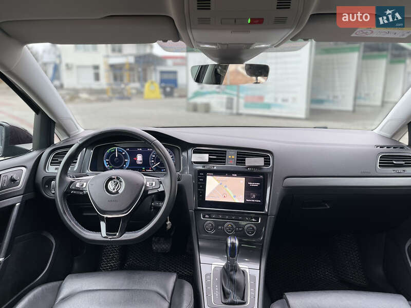 Хетчбек Volkswagen e-Golf 2017 в Івано-Франківську