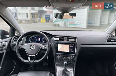 Хэтчбек Volkswagen e-Golf 2017 в 