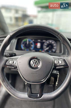 Хэтчбек Volkswagen e-Golf 2017 в 