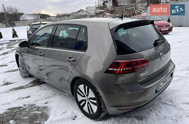 Хэтчбек Volkswagen e-Golf 2015 в Малине