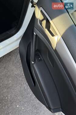 Хэтчбек Volkswagen e-Golf 2015 в 