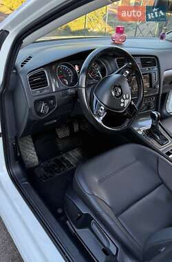 Хэтчбек Volkswagen e-Golf 2015 в 