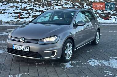 Хетчбек Volkswagen e-Golf 2015 в 