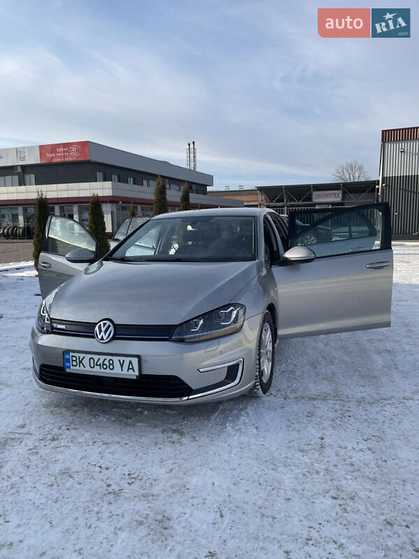 Хэтчбек Volkswagen e-Golf 2016 в 