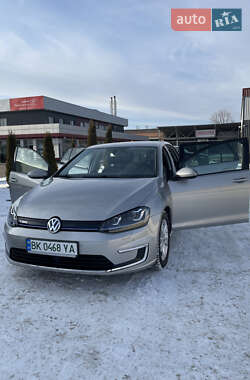Хэтчбек Volkswagen e-Golf 2016 в 