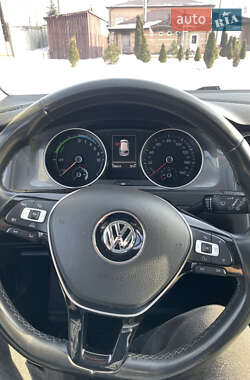 Хэтчбек Volkswagen e-Golf 2016 в 