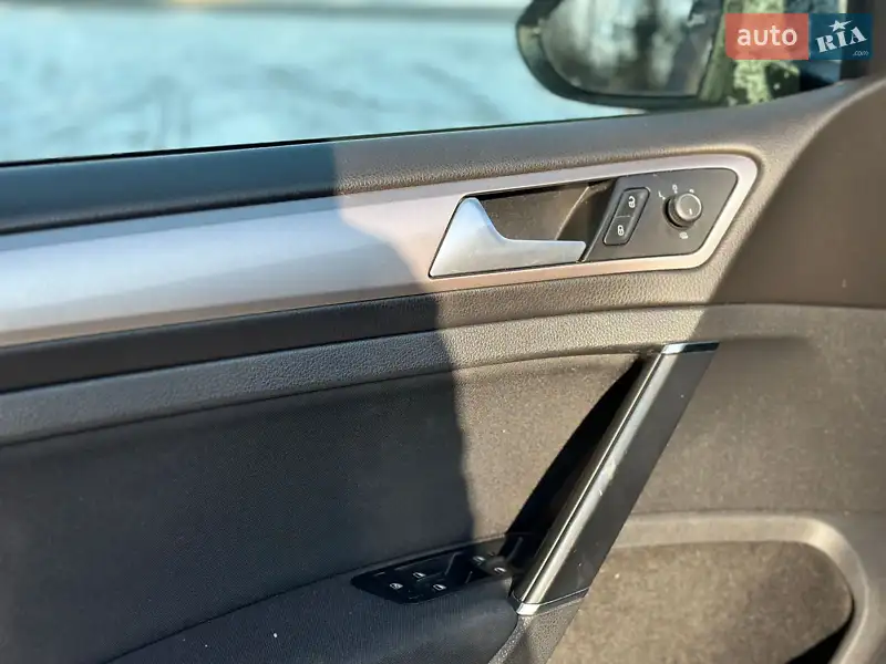 Volkswagen e-Golf 2015