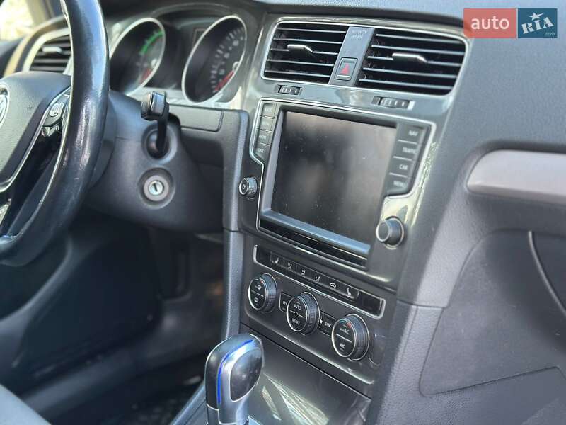 Хэтчбек Volkswagen e-Golf 2015 в Виннице