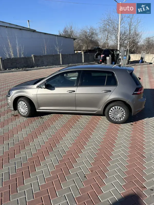 Volkswagen e-Golf 2015