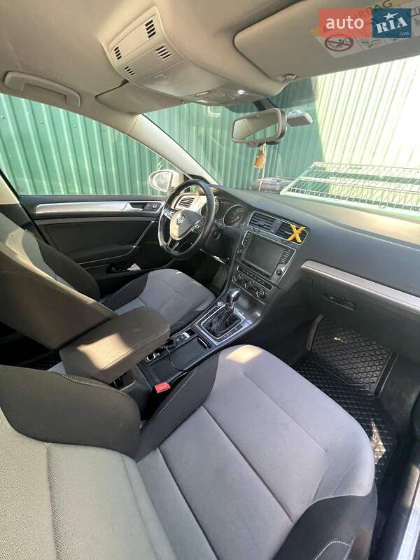 Хэтчбек Volkswagen e-Golf 2015 в Черновцах