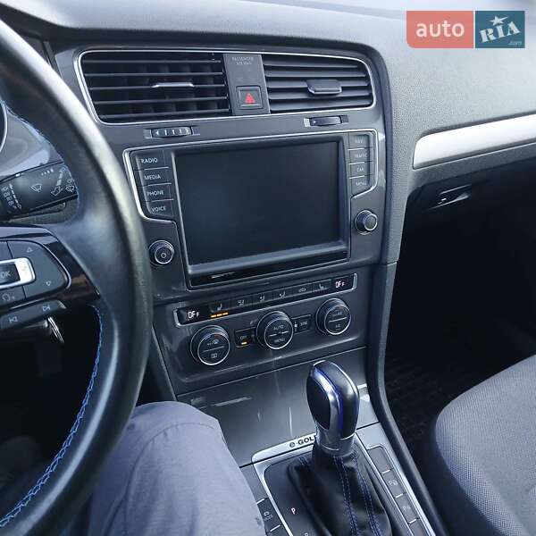 Хэтчбек Volkswagen e-Golf 2014 в Гайсине