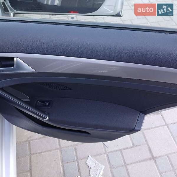 Хэтчбек Volkswagen e-Golf 2014 в Гайсине